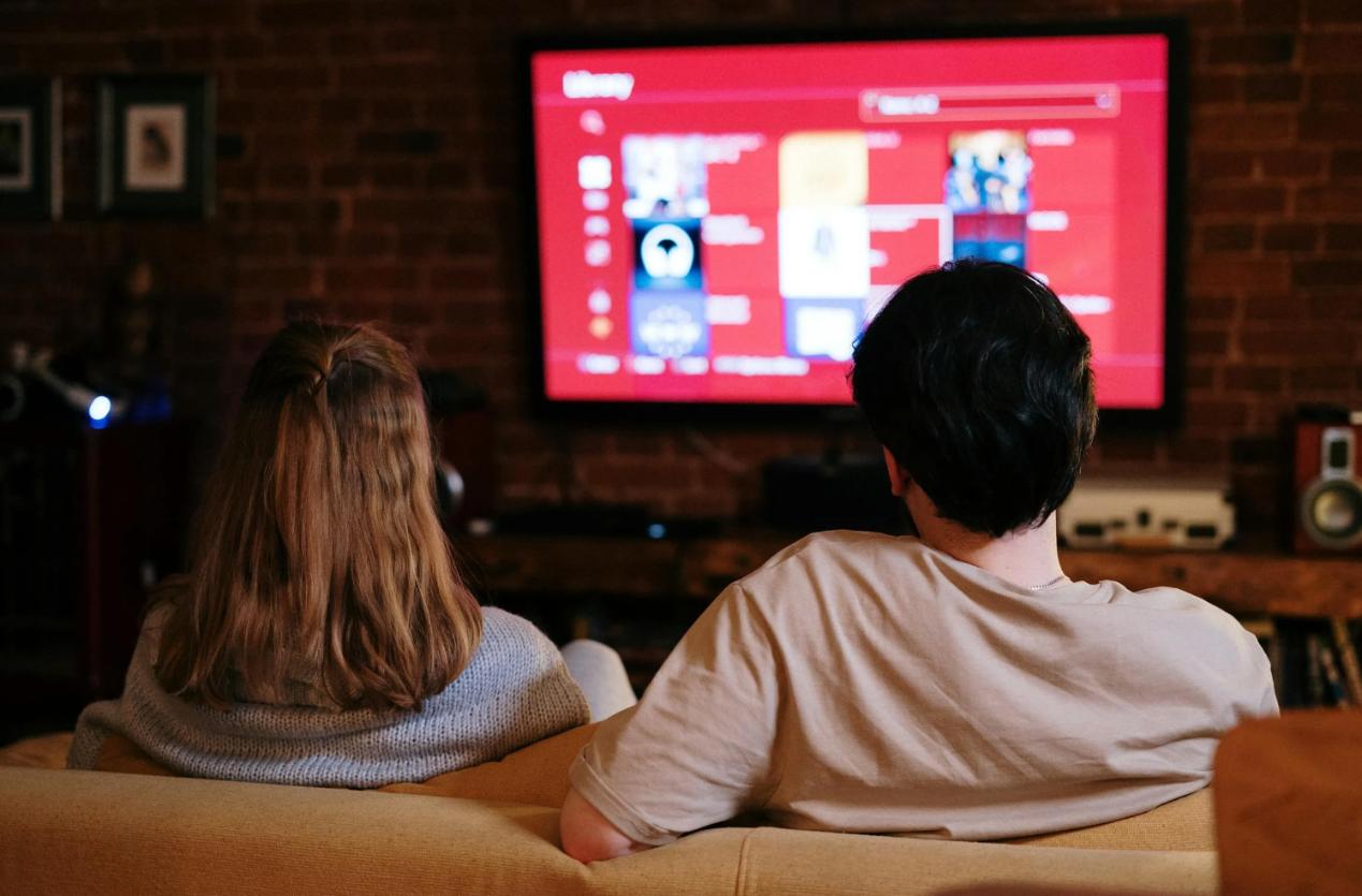 Gdzie oglądać polskie kanały telewizyjne przez internet bez opłat? 