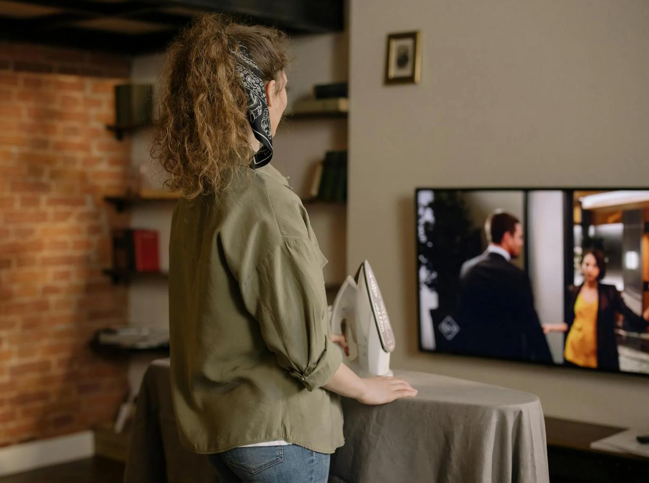 Jak oglądać telewizję online za darmo na smart TV i telefonie?