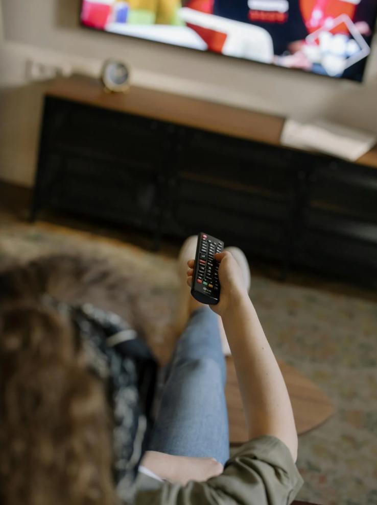 Najlepsza telewizja internetowa za darmo – gdzie legalnie oglądać kanały online? 